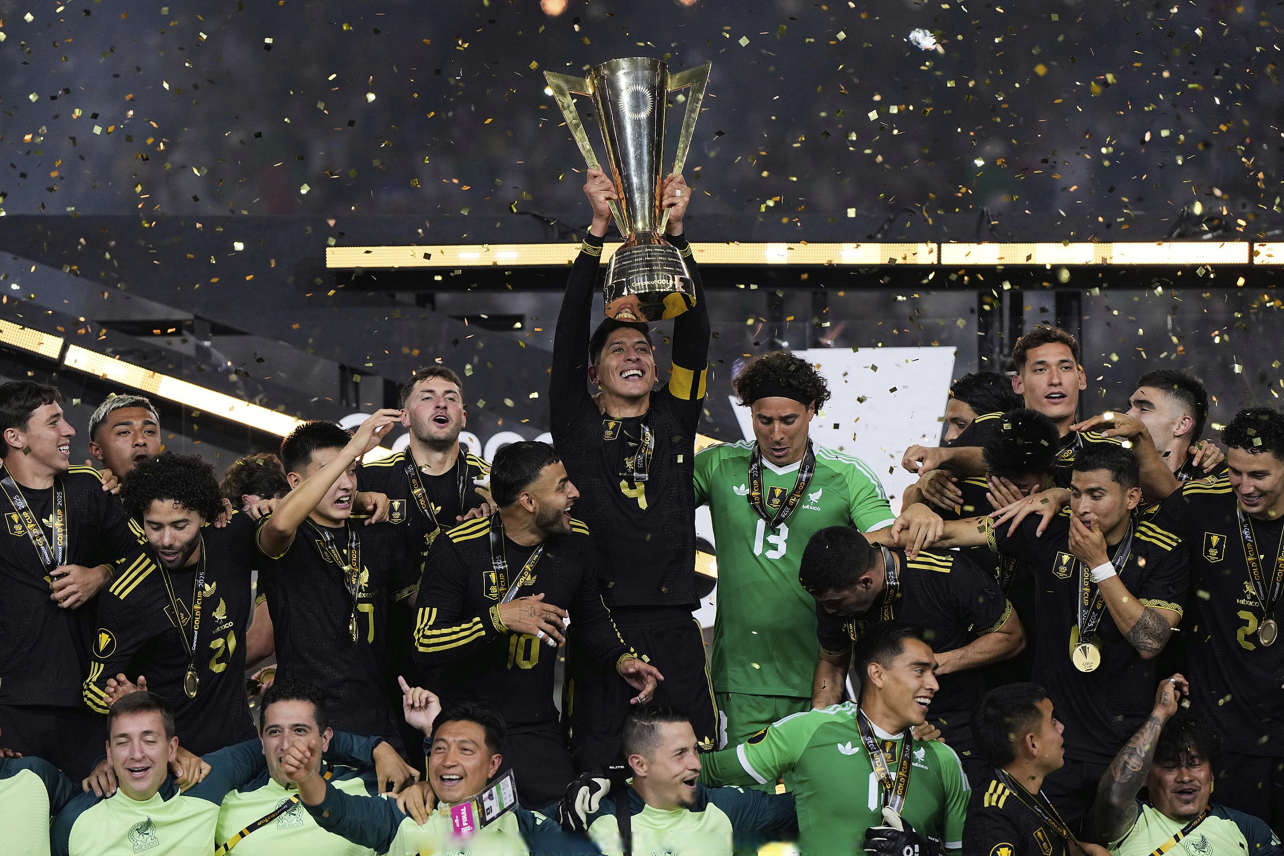 墨西哥鏖战乌拉圭，萨内扛起全队