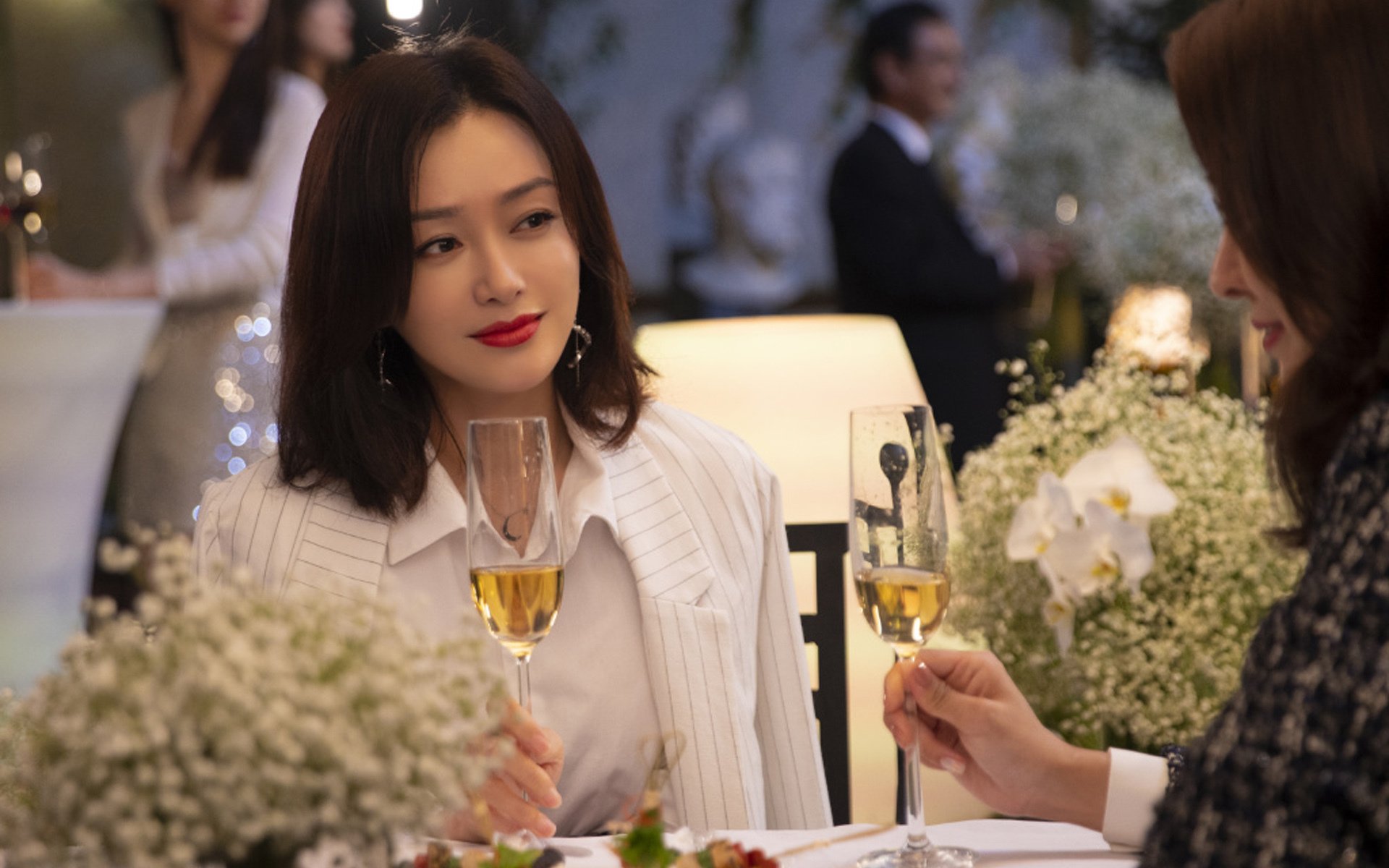 开云平台-一人璀璨与一瞬永恒，绿茵英雄主义的两面