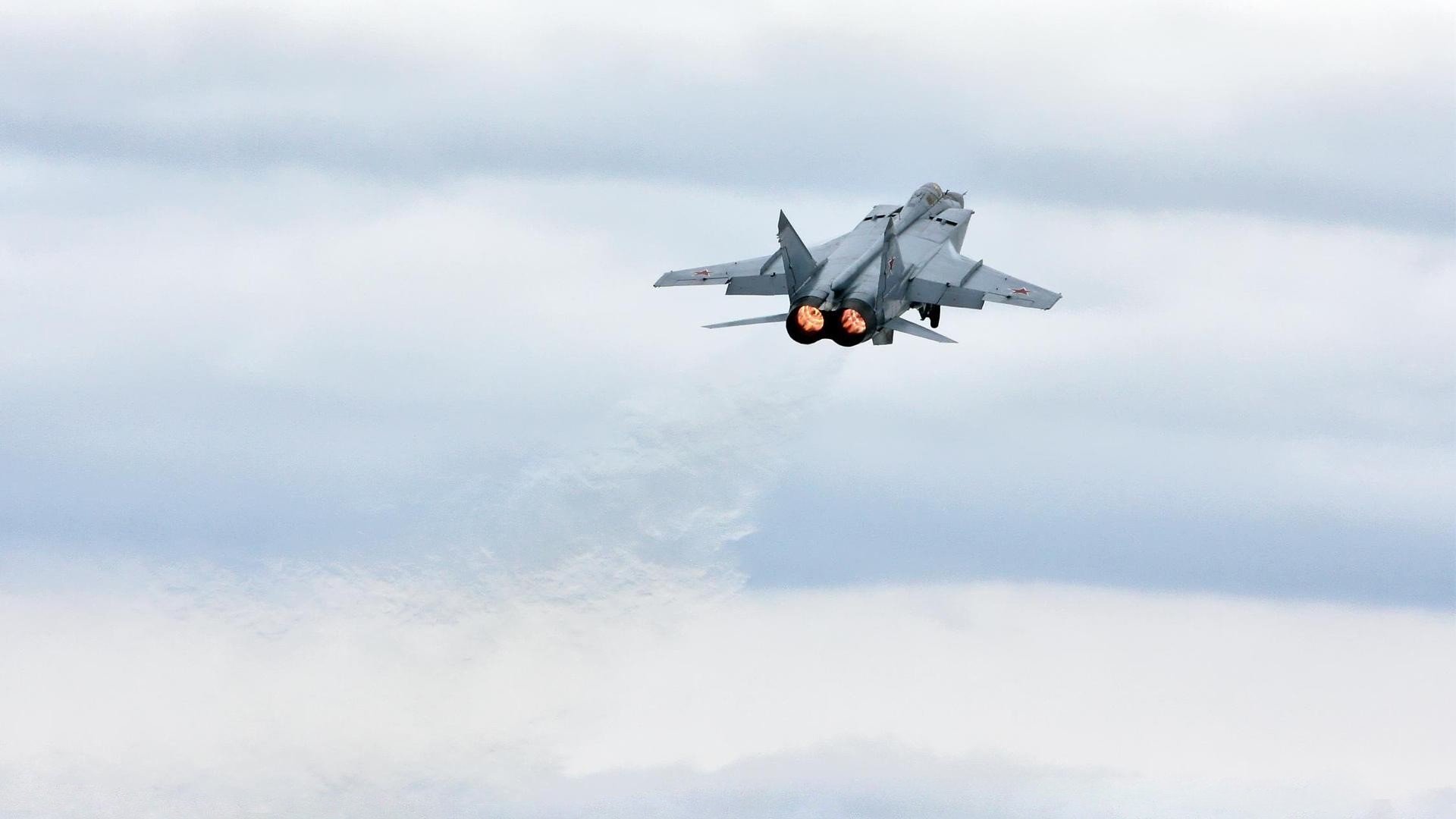 瞬间永恒,当尼斯单节击溃利物浦,阿克在东决封神—论体育史上的不可复制时刻